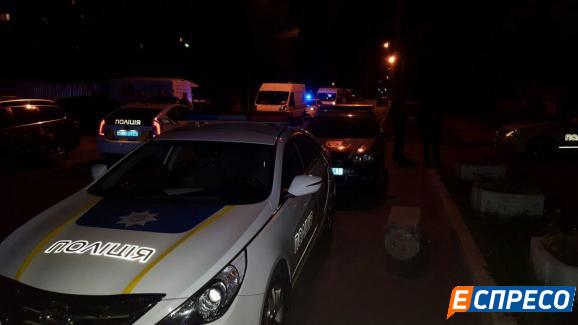 В Киеве в фирме неизвестные устроили стрельбу,
