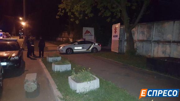 В Киеве в фирме неизвестные устроили стрельбу,