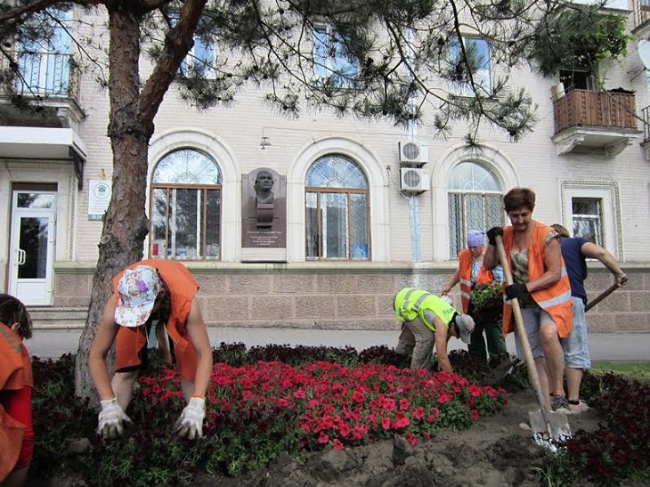 На площі Поляка після реставрації знову забили фонтани – їх дещо модернізували  - фото 8