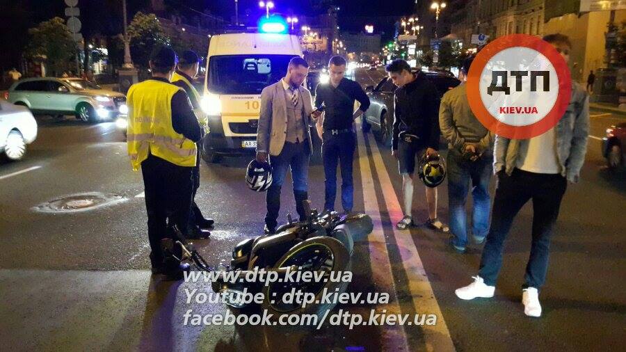 У центрі Києва автомобіль збив адвоката "вбивці" Грабовського - фото 2