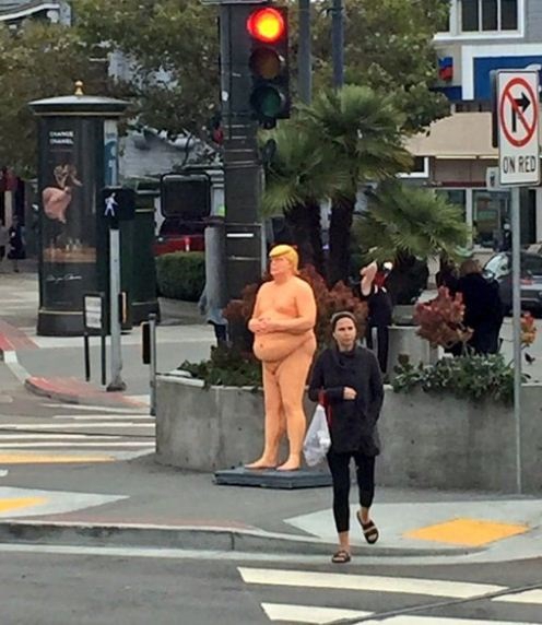 У містах США з'явився голий Трамп без чоловічого органу  - фото 4