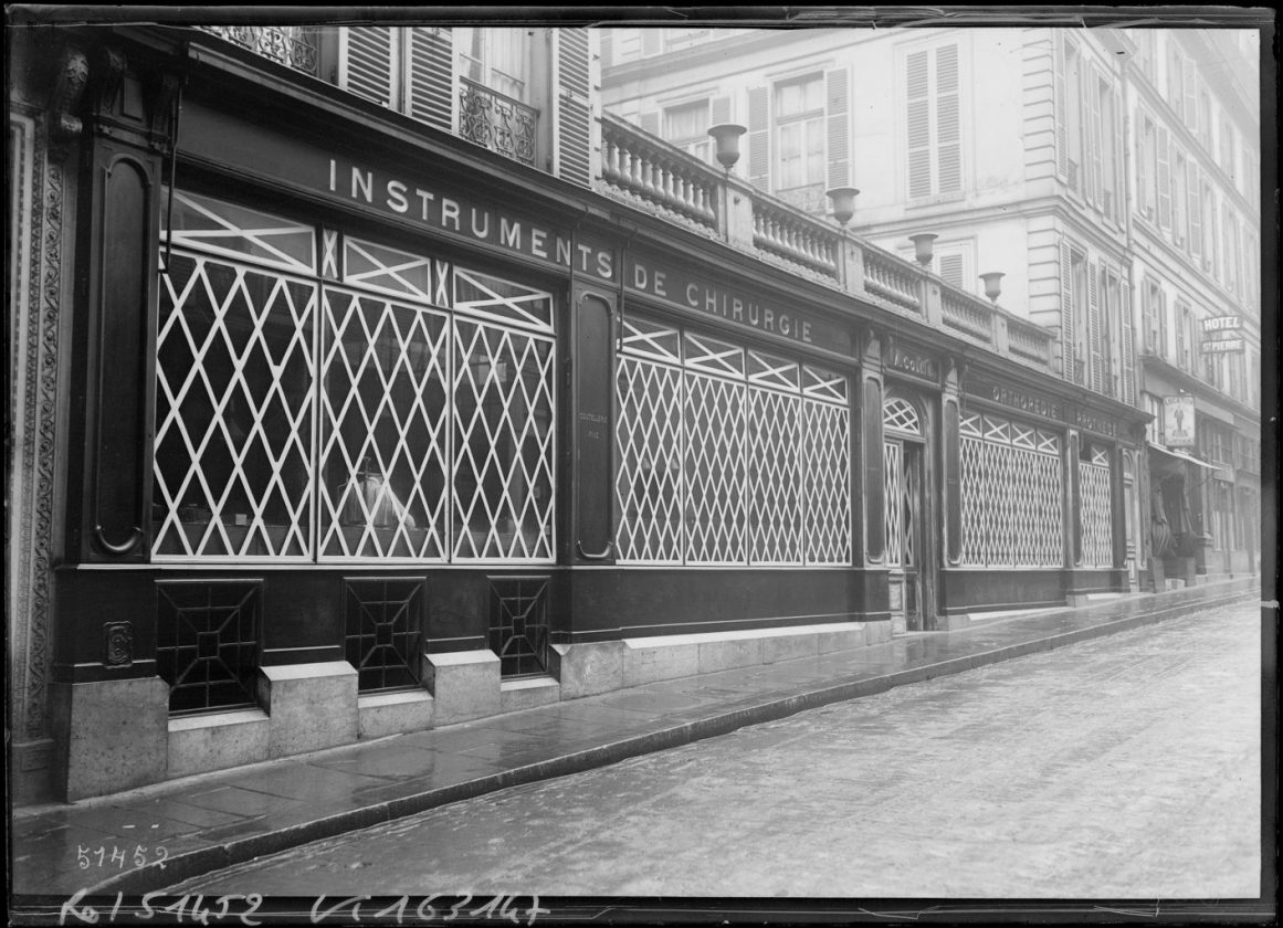 Як століття тому парижани захищали вітрини від німецьких снарядів - фото 1