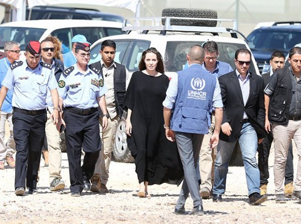 Одяг Анджеліни Джолі розлютив сирійських біженців - фото 1