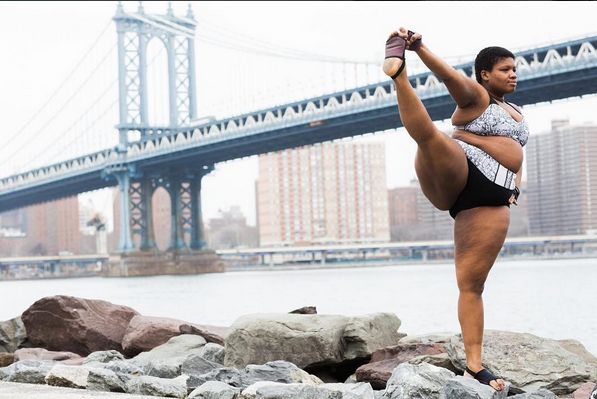Апетитна американка-інструтор з йоги своїми формами ламає стереотипи - фото 2