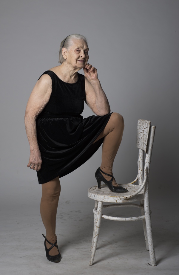 Як киянка у 91 рік відчуває себе красивою та позує ню (18+) - фото 10
