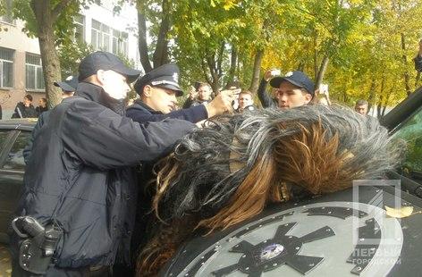 В Одесі біля виборчої дільниці затримали Чубаку - фото 1