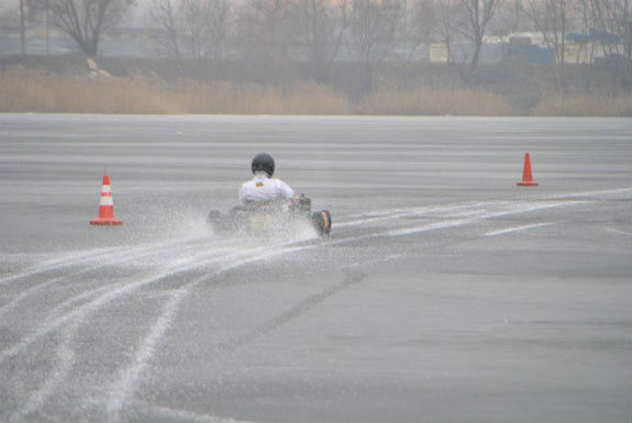 У Києві школяр встановив рекорд швидкості на льоду - фото 3
