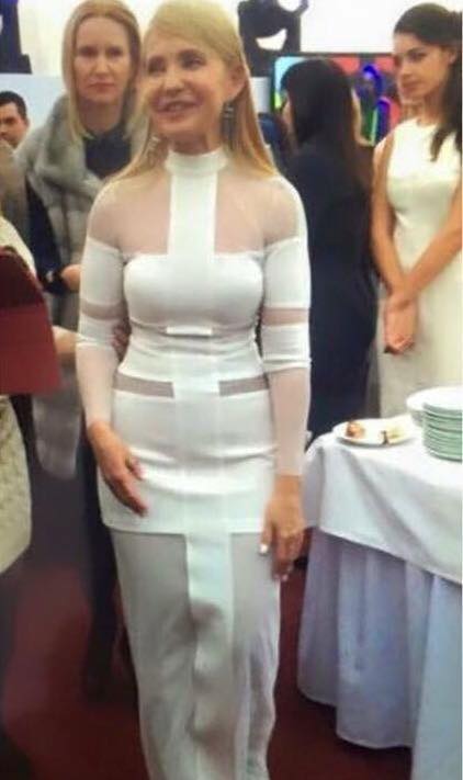 Соцмережі висміяли Тимошенко через "космічну" сукню з культового фільму - фото 1
