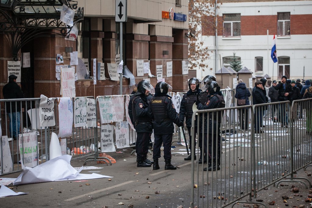 У Москві закидали камінням турецьке посольство  - фото 1