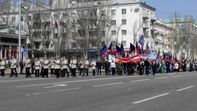 В окупованому Донецьку мешканців зганяють на "святкування ДНР" - фото 1