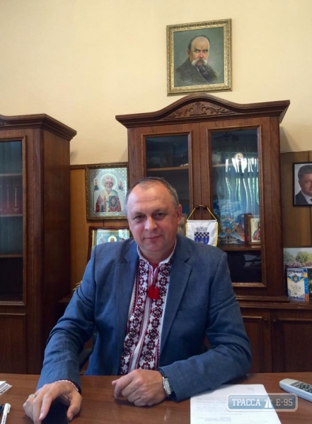 Одеські чиновники та політики вшанували День вишиванки символічним вбранням - фото 6
