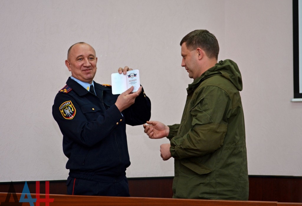Захарченко грозиться наштампувати більше 30 тис "паспортів "ДНР" (ФОТО) - фото 3