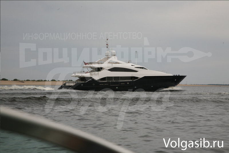 Януковича помітили у Волгограді на дорогезній яхті - фото 1