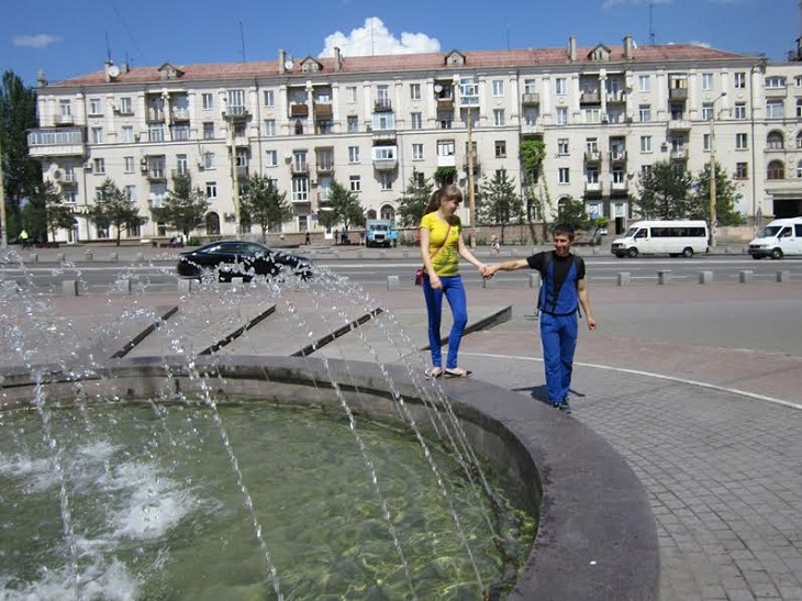 На площі Поляка після реставрації знову забили фонтани – їх дещо модернізували  - фото 6