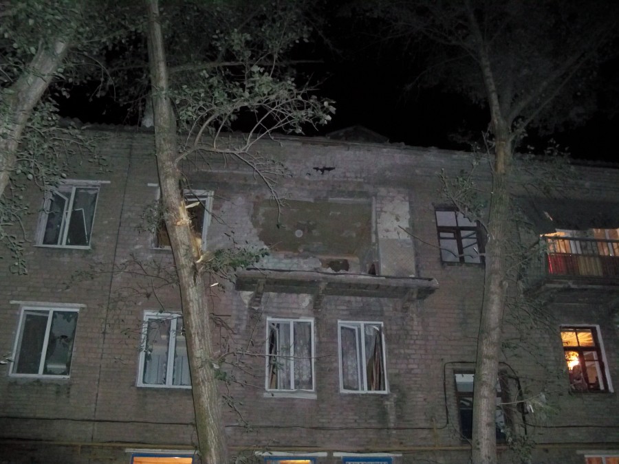 З`явилися моторошні кадри наслідків нічного обстрілу Донецька (ФОТО, ВІДЕО)  - фото 4