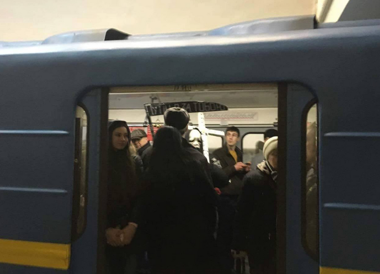 "Смерть" розшукувала Путіна у столичному метро - фото 3