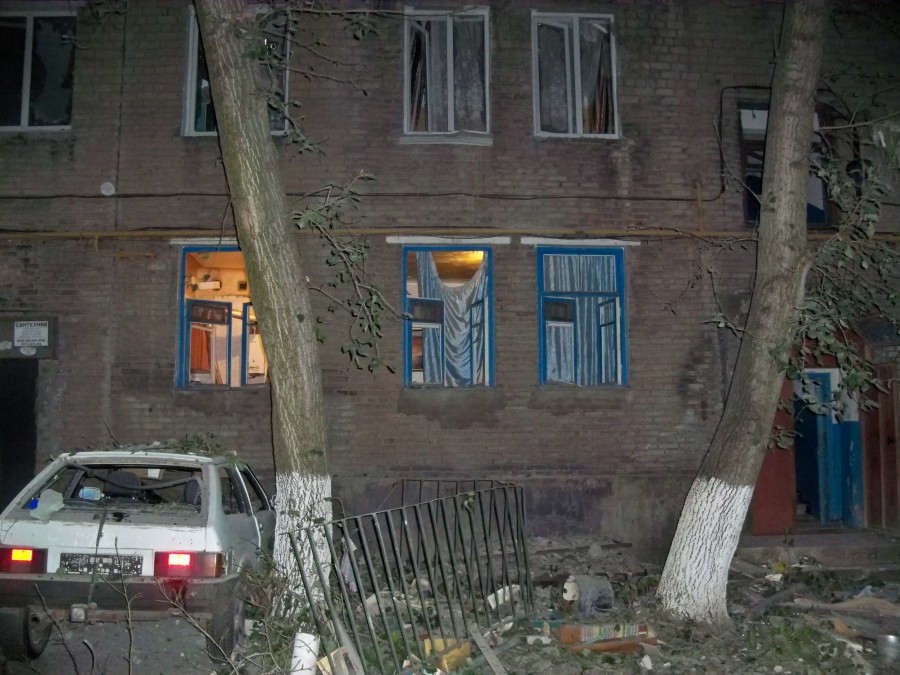 З`явилися моторошні кадри наслідків нічного обстрілу Донецька (ФОТО, ВІДЕО)  - фото 3
