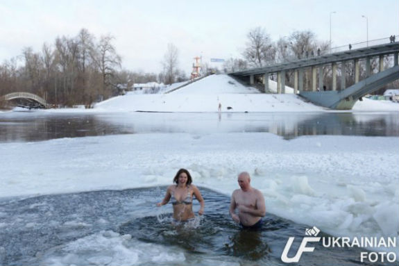 У Києві почалися водохресні купання (ОНОВЛЕНО) - фото 5