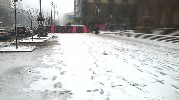 Наслідки несподіваного снігопаду у Києві - фото 1