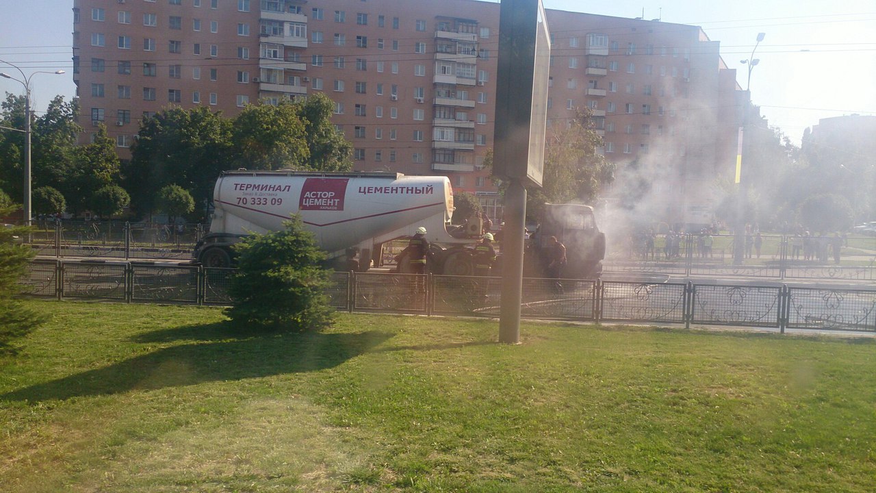 На проспекті Гагаріна спалахнув цементовоз: опубліковане відео (ВІДЕО, ФОТО)  - фото 6