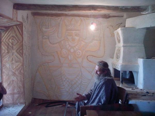 Столичний митець, який поселився у селі, розмальовує хати  - фото 5