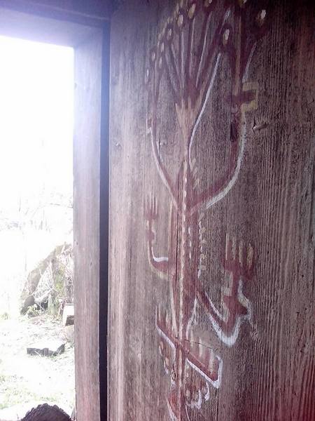 Столичний митець, який поселився у селі, розмальовує хати  - фото 8