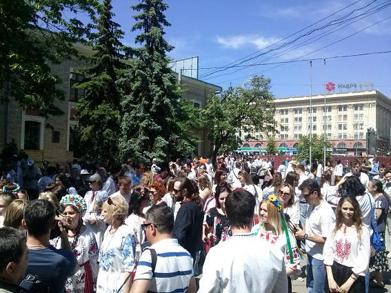 У Харкові в параді вишиванок взяли участь близько 500 людей (ФОТОФАКТ) - фото 3