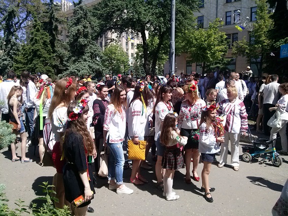 У Харкові в параді вишиванок взяли участь близько 500 людей (ФОТОФАКТ) - фото 2