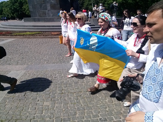 У Харкові в параді вишиванок взяли участь близько 500 людей (ФОТОФАКТ) - фото 1