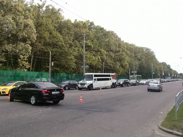 На Бєлгородському шосе сталася "ДТП на мільйон" (ФОТО) - фото 2