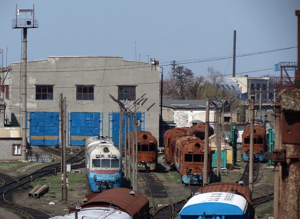 В окупованому Іловайську іржавіють поїзди, а працівники залізниці досі без зарплати (ФОТО) - фото 1