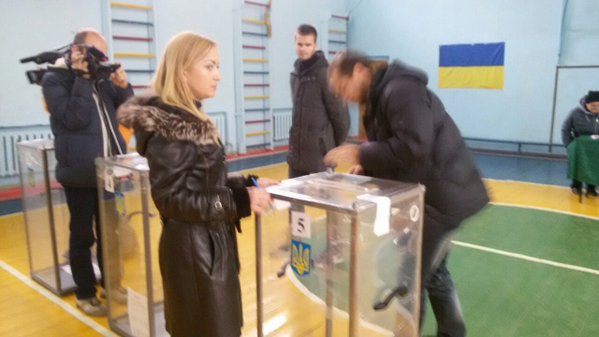 У Харкові на "дільниці без печатки" нарешті розпочалось голосування  - фото 2