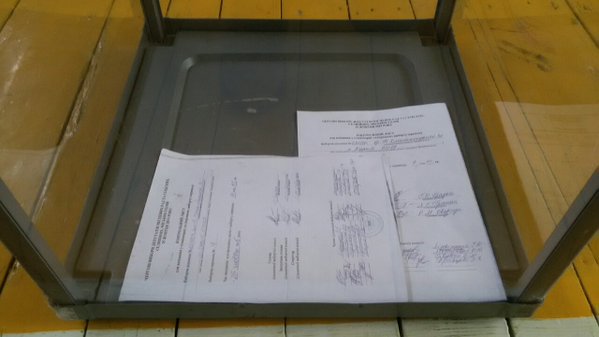 У Харкові на "дільниці без печатки" нарешті розпочалось голосування  - фото 4