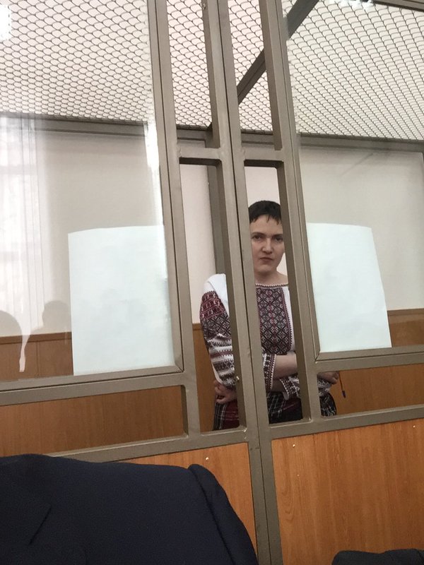 Адвокат Савченко прийшов на суд у вишиванці - фото 2