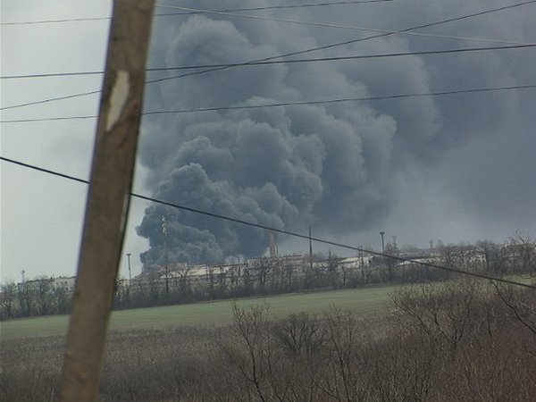 На Луганщині вибухнули цистерни з паливом на залізничних коліях (ФОТО, ВІДЕО) - фото 2