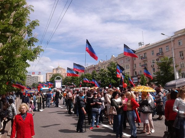До окупованого Донецька завозять масовку для "святкування" (ФОТО) - фото 2