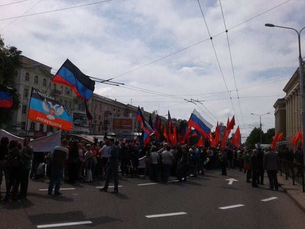 До окупованого Донецька завозять масовку для "святкування" (ФОТО) - фото 1
