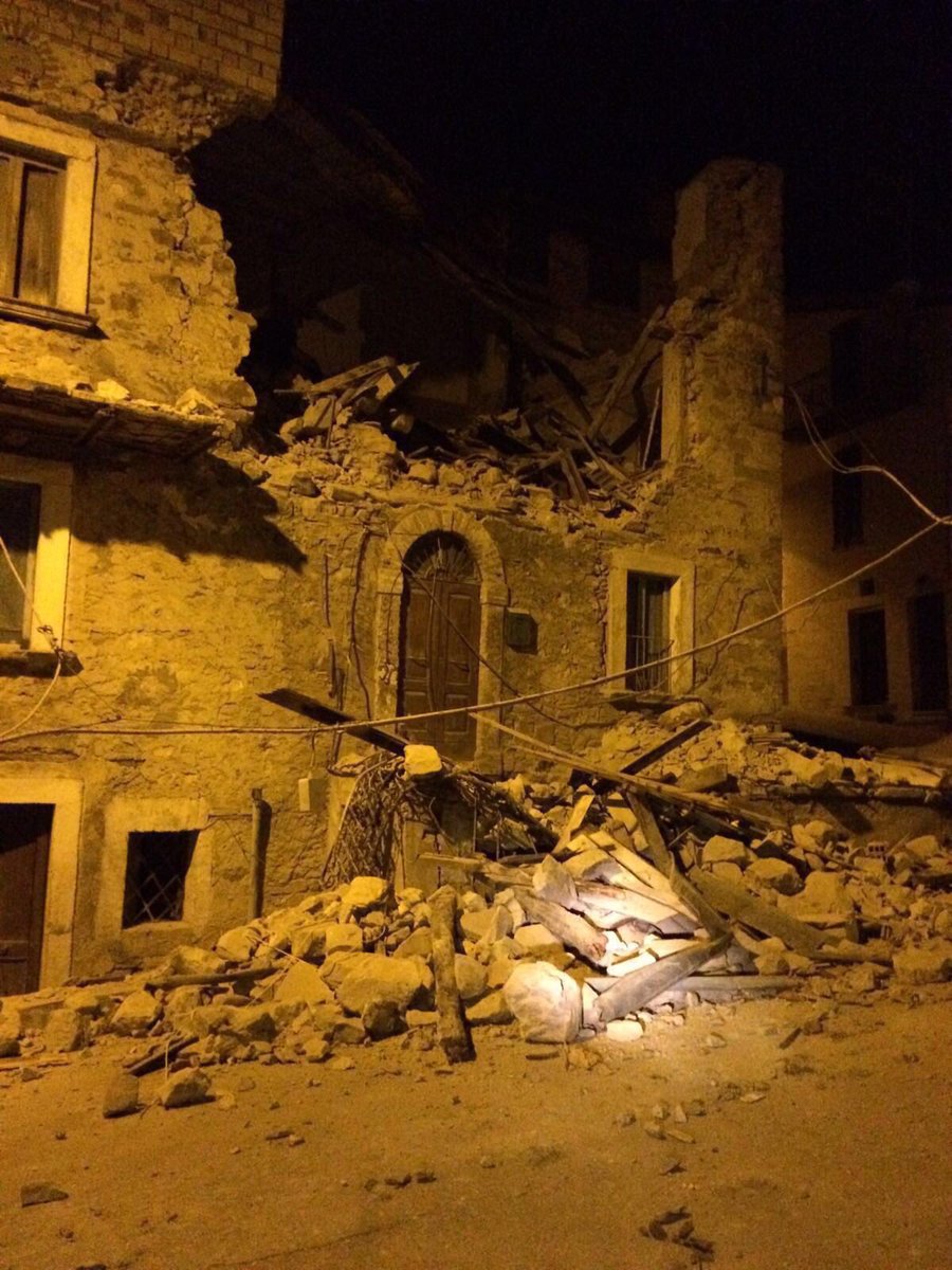 В Італії стався сильний землетрус: Є жертви та багато руйнувань - фото 2