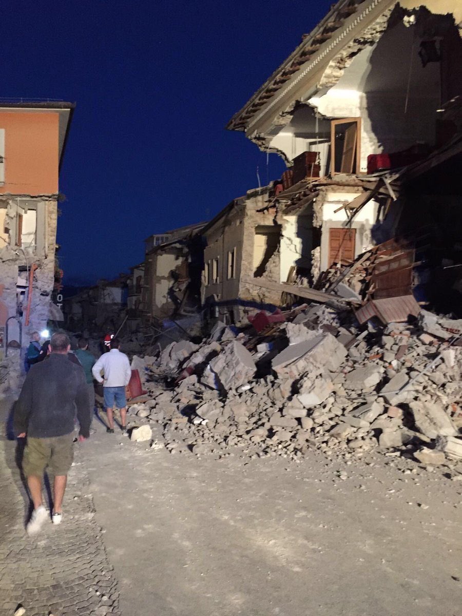 В Італії стався сильний землетрус: Є жертви та багато руйнувань - фото 1
