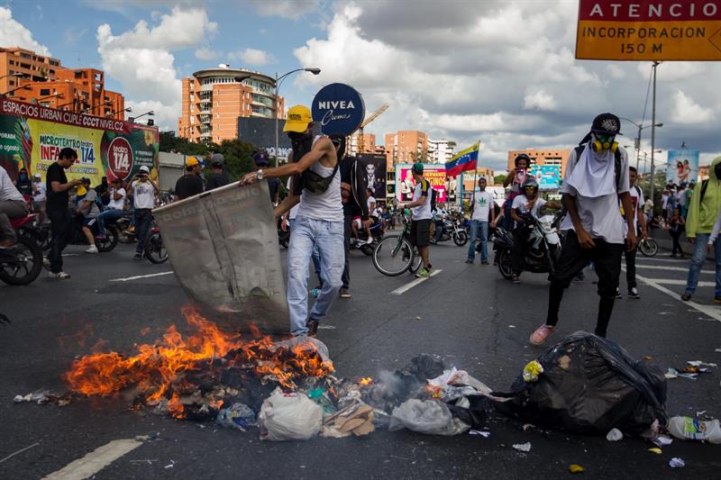 Як у Венесуелі "майданять" за відставку президента - фото 7