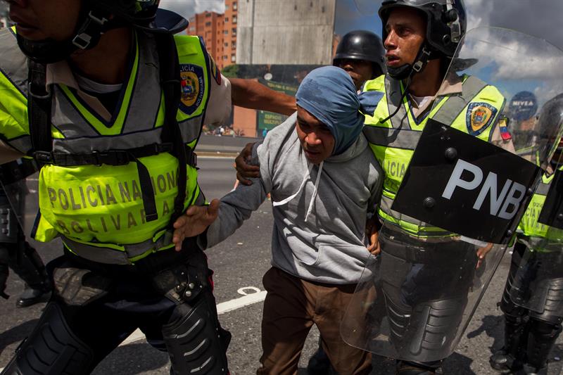 Як у Венесуелі "майданять" за відставку президента - фото 4