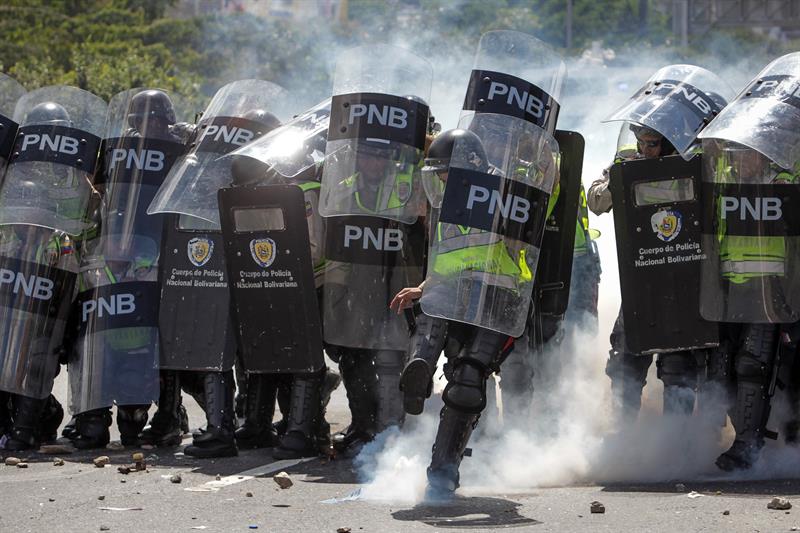 Як у Венесуелі "майданять" за відставку президента - фото 3