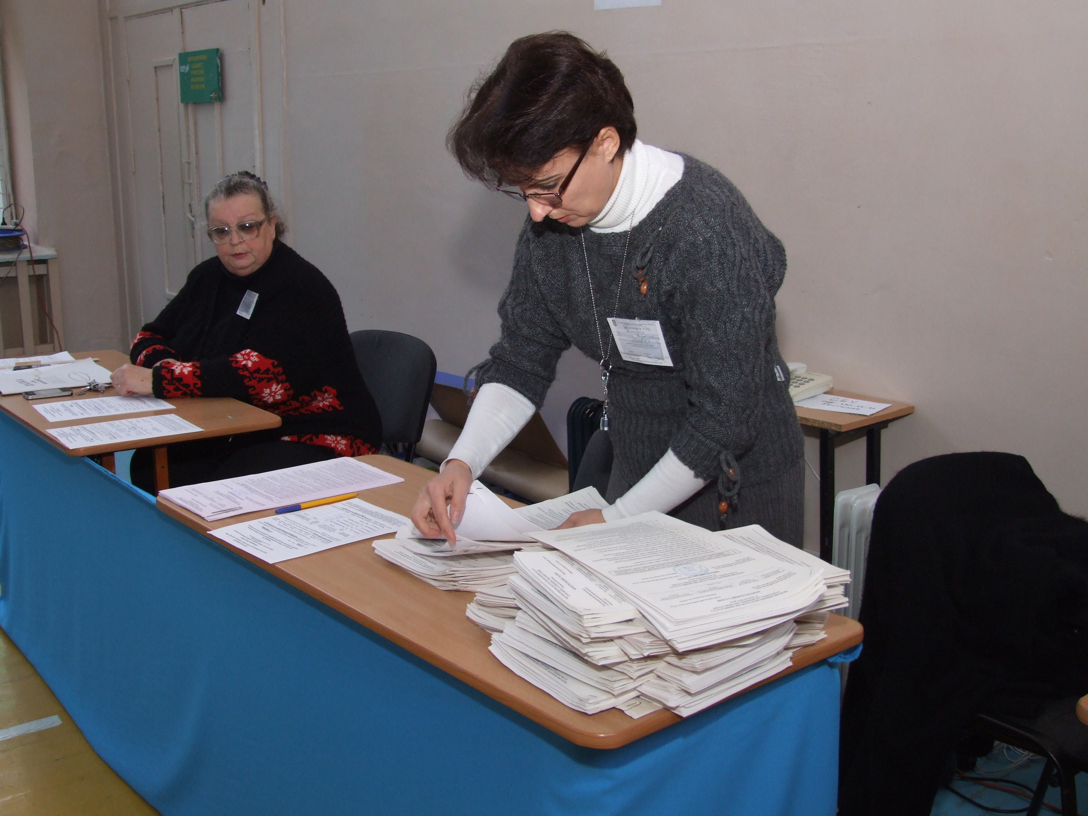 У Краматорську відкрилися всі виборчі дільниці: голосувати йдуть пенсіонери - фото 4