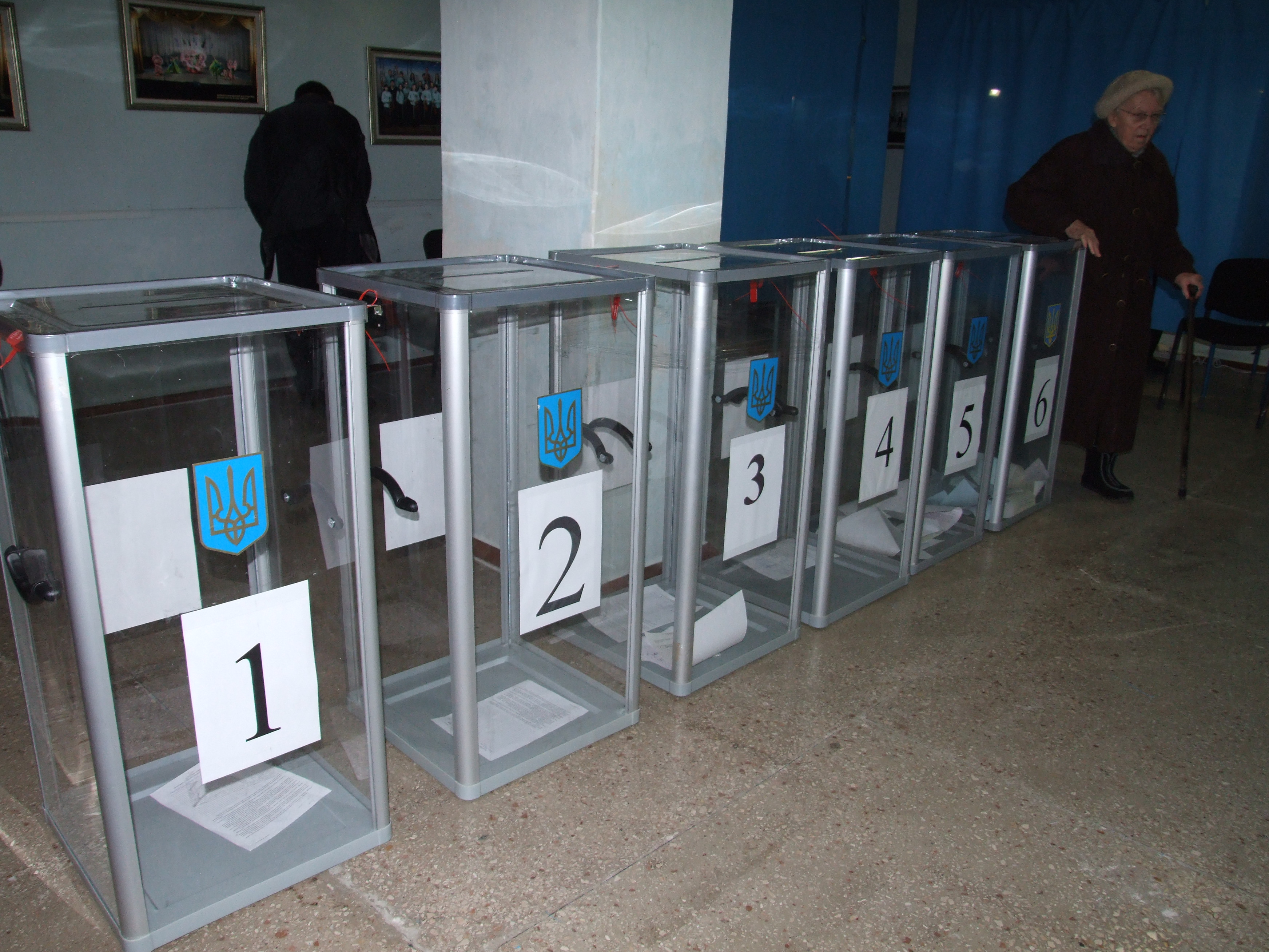 У Краматорську відкрилися всі виборчі дільниці: голосувати йдуть пенсіонери - фото 1