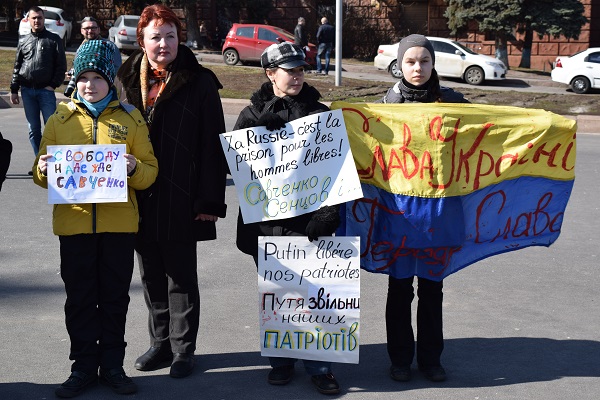 Дніпропетровці вимагають від Філатова підтримати Надію Савченко - фото 3