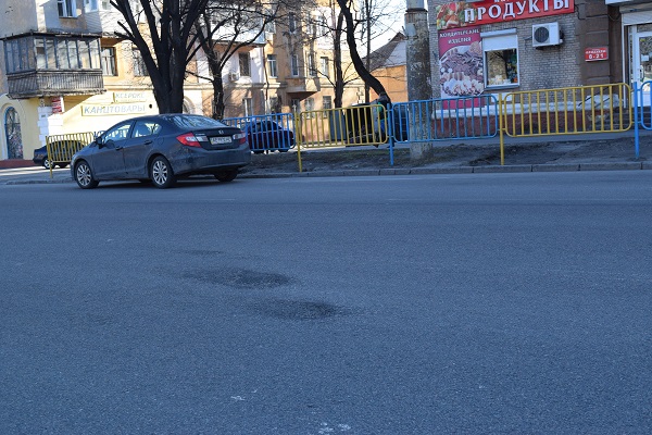 У Дніпропетровську "сиплеться" свіжовідремонтована вулиця Робоча - фото 1