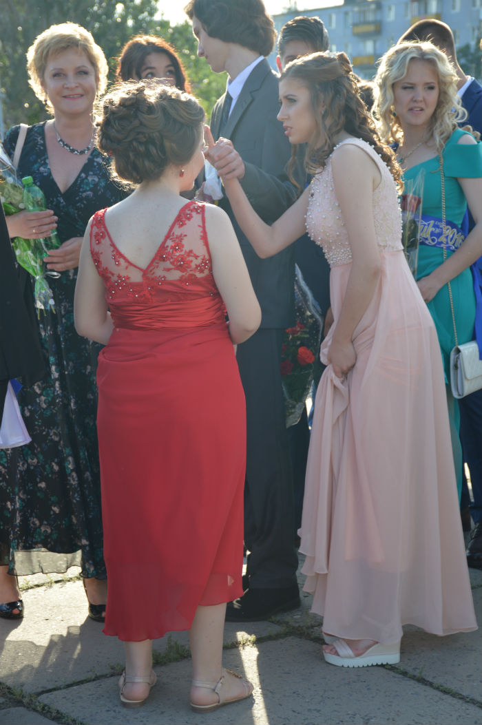 Cєвєродонецьк-село-стайл: Як випускниці міста вразили своїм вбранням (ФОТО - фото 11