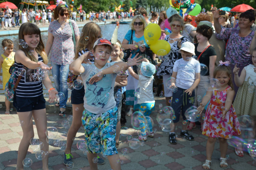Як Сєвєродонецьк святкував День народження Луганщини: губернатор вправлявся з батогом (ФОТО) - фото 7