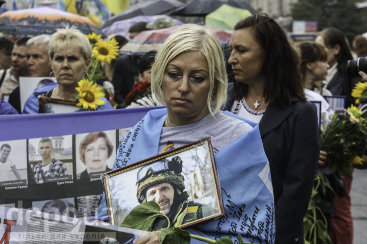 Інший парад: Як центром Києва йшли матері загиблих в АТО військових - фото 3