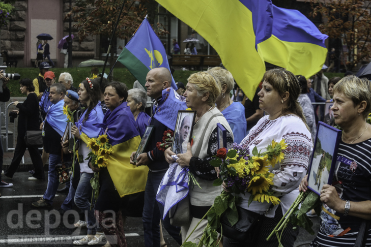 Інший парад: Як центром Києва йшли матері загиблих в АТО військових - фото 14